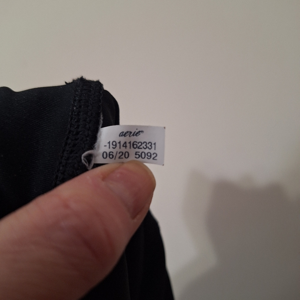 ​Aerie OFFLINE Goals 7/8 High Waisted Mesh Pocket Leggings Black Medium - Picture 10 of 11